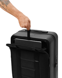 Cestovní kufr Db Ramverk Carry-on Black Out - 2024/25