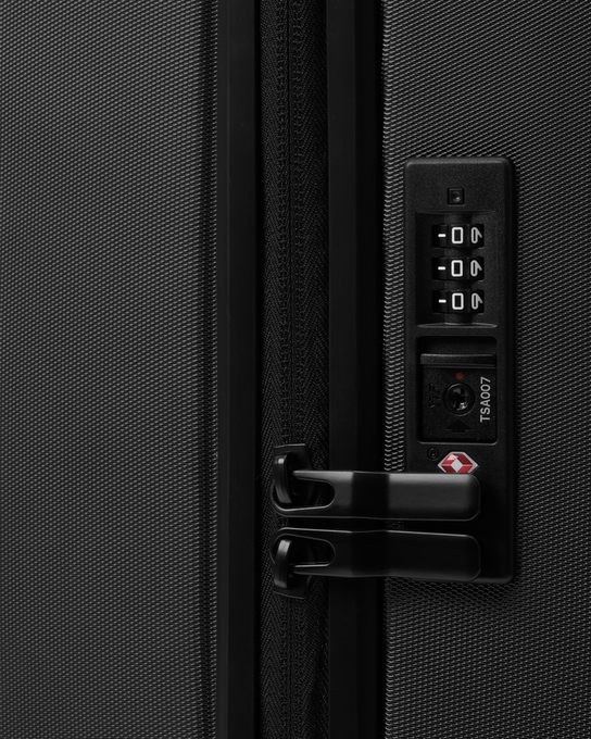 Cestovní kufr Db Ramverk Carry-on Black Out - 2024/25