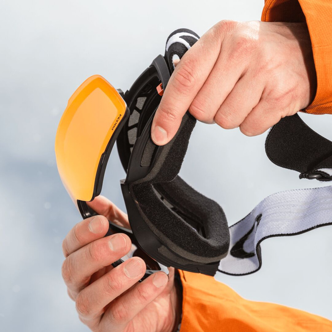 Lyžařské brýle Oakley Line Miner Pro L Black Reinforce/Prizm Snow Torch Iridium + Additional lens Prizm Snow Iced Iridium - 2025/26