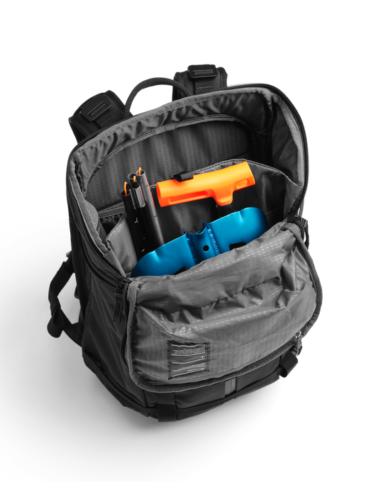 Hydratační Batoh DB Backcountry Backpack 25L Black Out - 2025/26