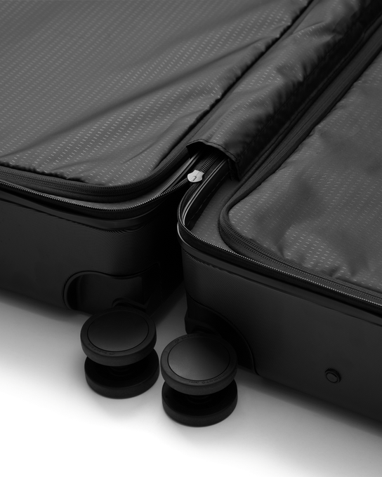 Cestovní kufr Db Ramverk Check-in Luggage Medium Black Out - 2025/26