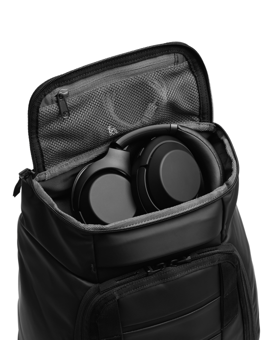 Hydratačný Batoh DB Hugger Backpack 20L Black Out