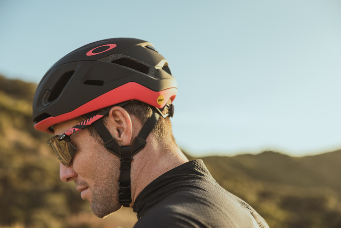 Sluneční brýle OAKLEY Encoder Strike Vented Giro d'Italia Collection Prizm Road Black Lenses / Giro Pink Stripes Frame