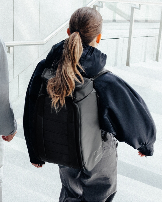 Hydratační Batoh DB Hugger Backpack 25L Black Out - 2025/26