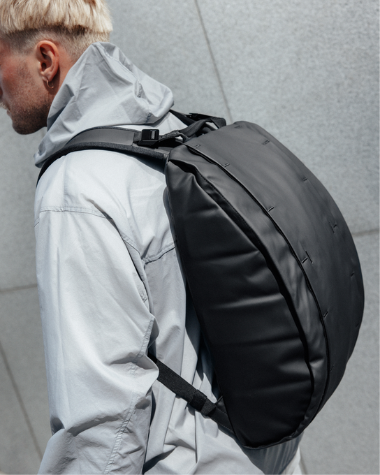 Hydratační Batoh DB Hugger Base Backpack 15L Black Out - 2024/25