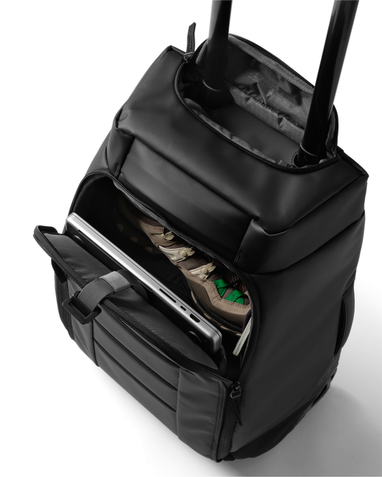 Batoh DB Hugger Roller Bag Příruční 40L Black - 2024/25