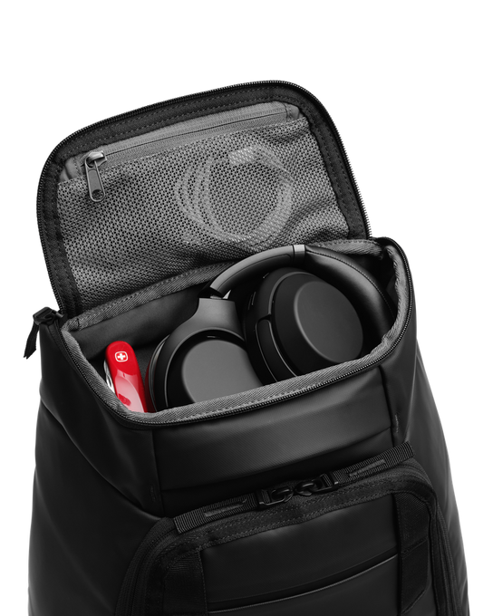 Hydratačný Batoh DB Hugger Backpack 30L Black Out - 2024/25